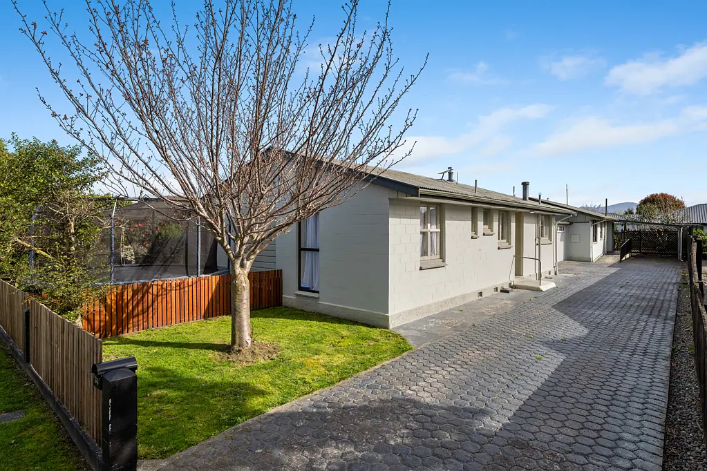 Springlands 5房  Two homes - or one? You choose!