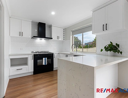 51 Kirkstone Road, Point Cook, South West Melbourne, 3 침실, 1 욕실, House