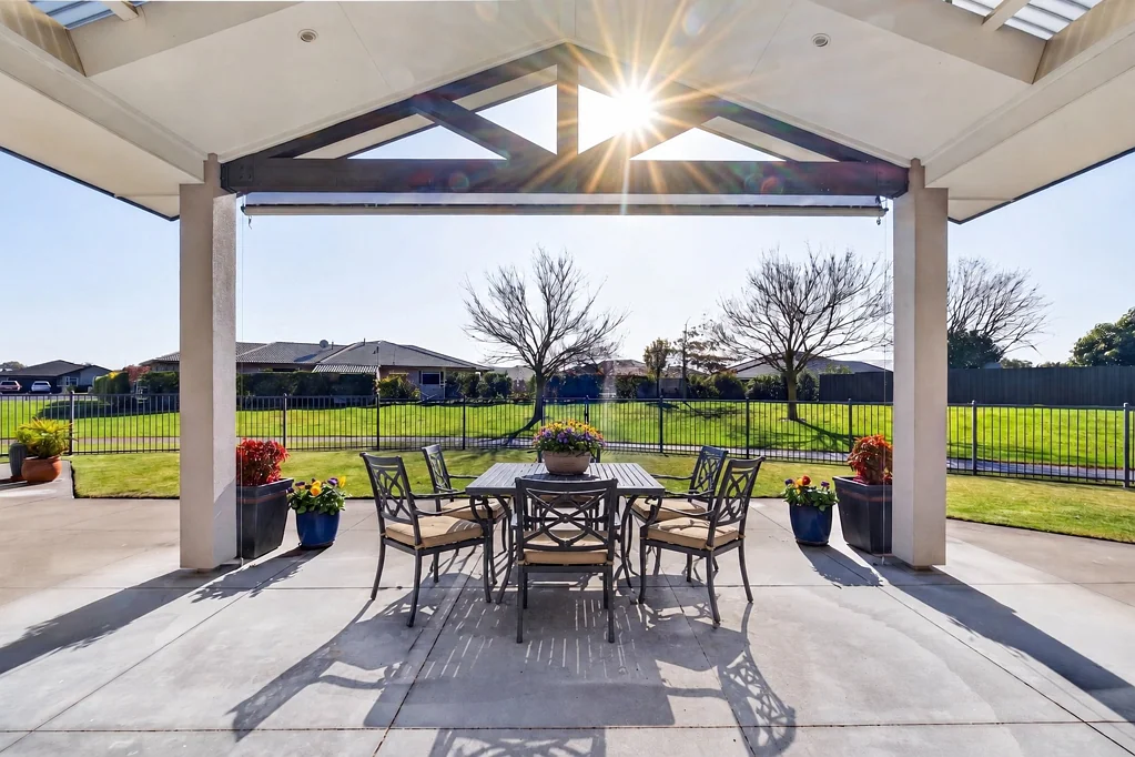 Frimley 4房  Peaceful Reserve Outlook in the Heart of Frimley