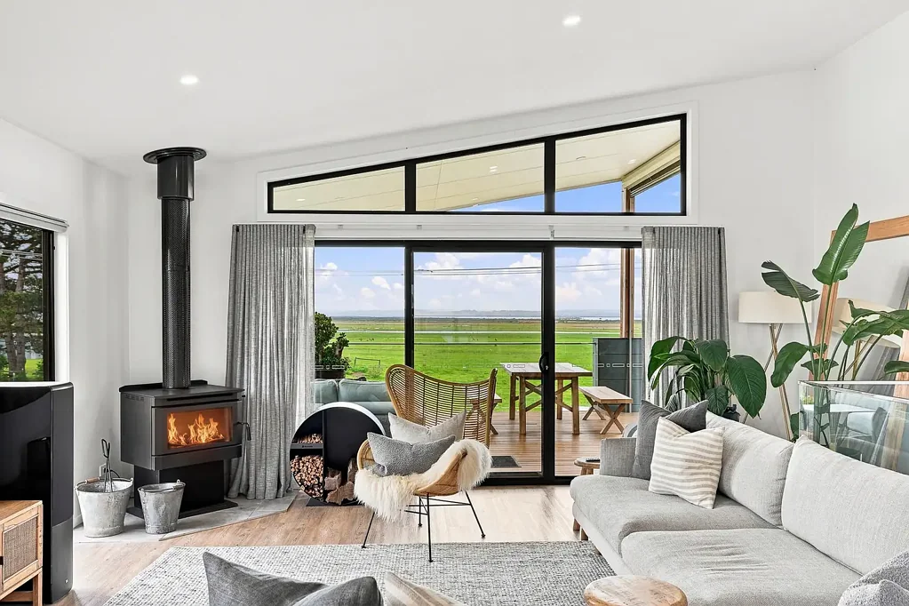 Venus Bay 4Kwarto Modern North-Facing Sanctuary by Beach 1: Vaulted Ceilings, Theater Room & Unmatched Vistas