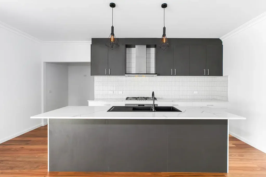 Cooma 4房  Brand New Home on Large Block Close to Town!