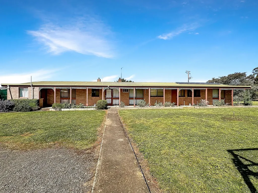 Talbot DUAL LIVING ON 8.2 HECTARES + EXTRA LEASED LAND