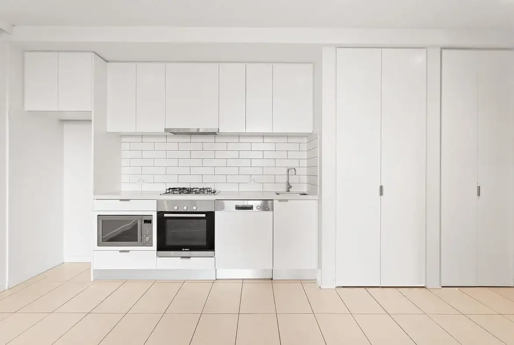 1-BED 1-BATH, UN-FURNISHED, NO SHORT-TERM OPERATORS