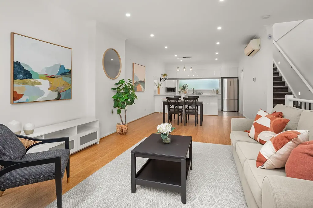 Burwood 2 Slaapkamer Modern Tri-level With Lifestyle Appeal In The MWSC Zone