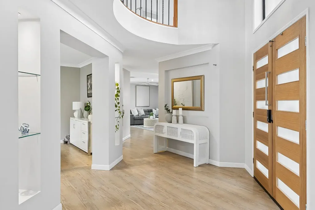 Albany Creek 5房 豪华家庭生活，尽享度假村式奢华 Palatial Family Home With Pool
