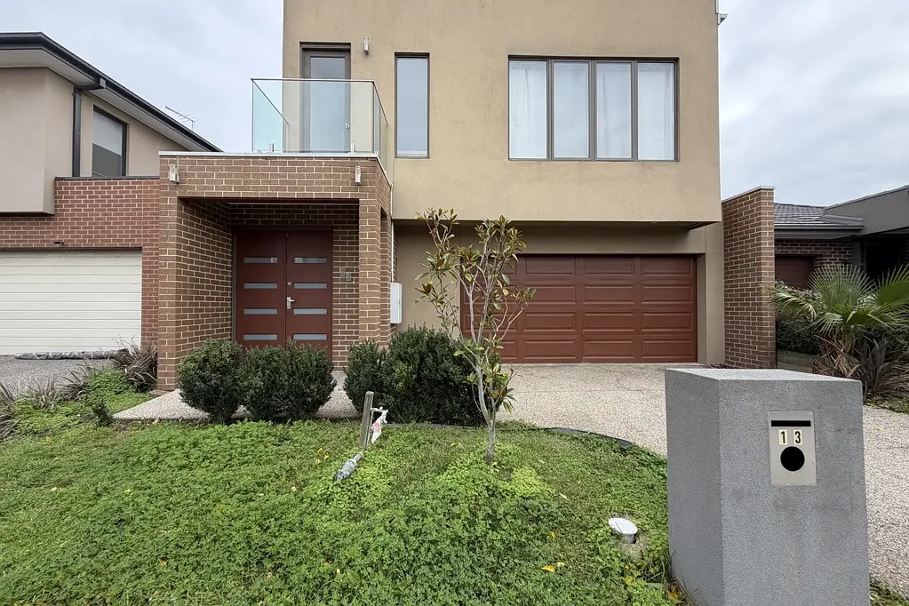 Exclusive Living in Stonybrook Estate!