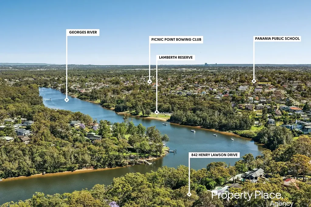 Picnic Point 5બેડરૂમ Grand Home with River Views ~ 1,471m2