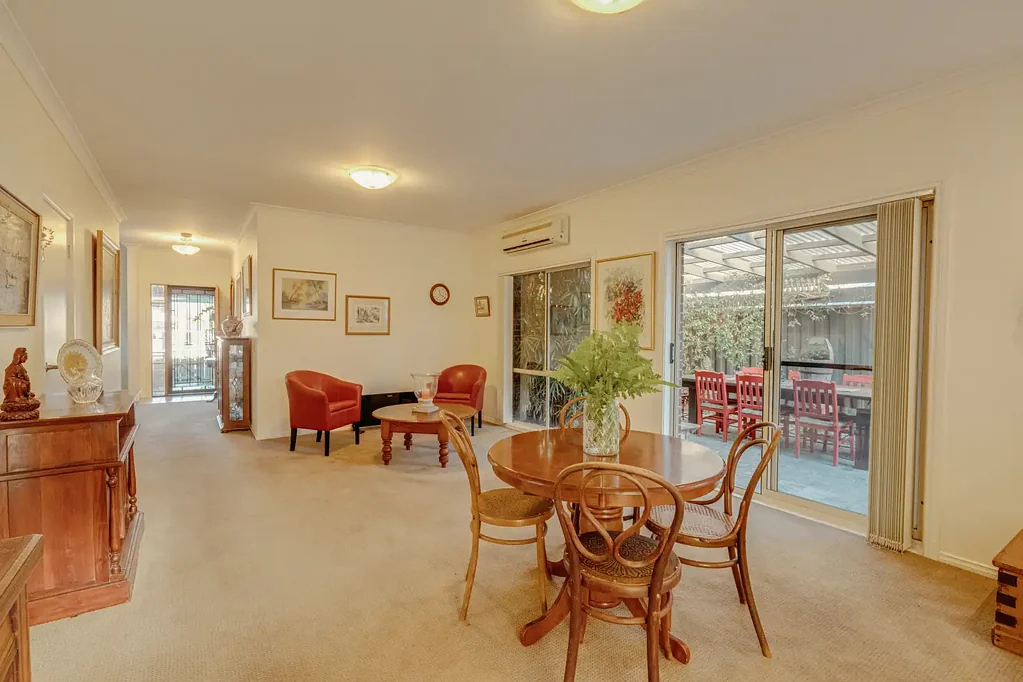 Mansfield 3Habitaciones Spacious, Comfortable Living with Outstanding Potential