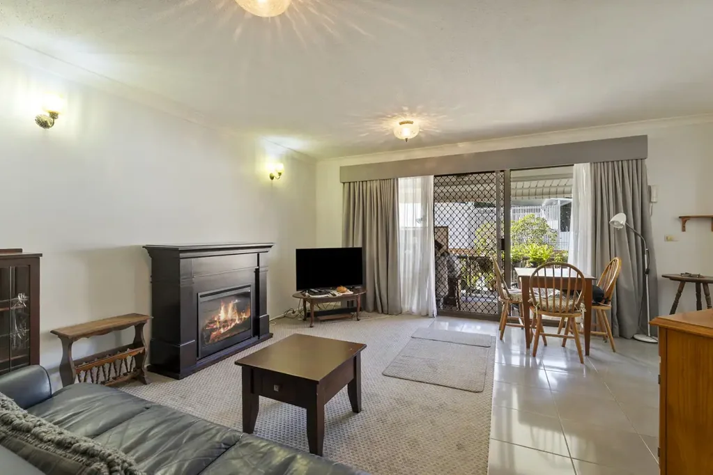 Coolangatta 2غرفة نوم Two bedroom unit, just a few minutes walk to the beach!