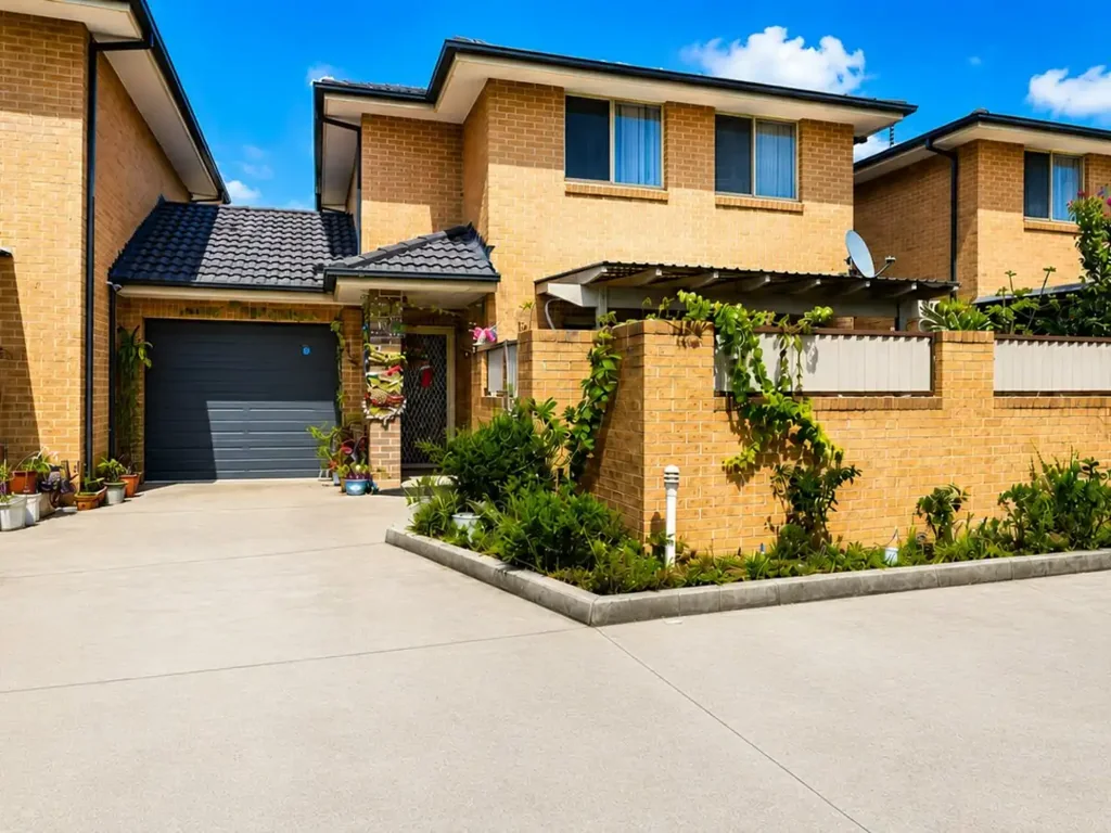 Mount Pritchard 3房  Modern Family Townhouse with a Rare Ground Floor Bedroom.