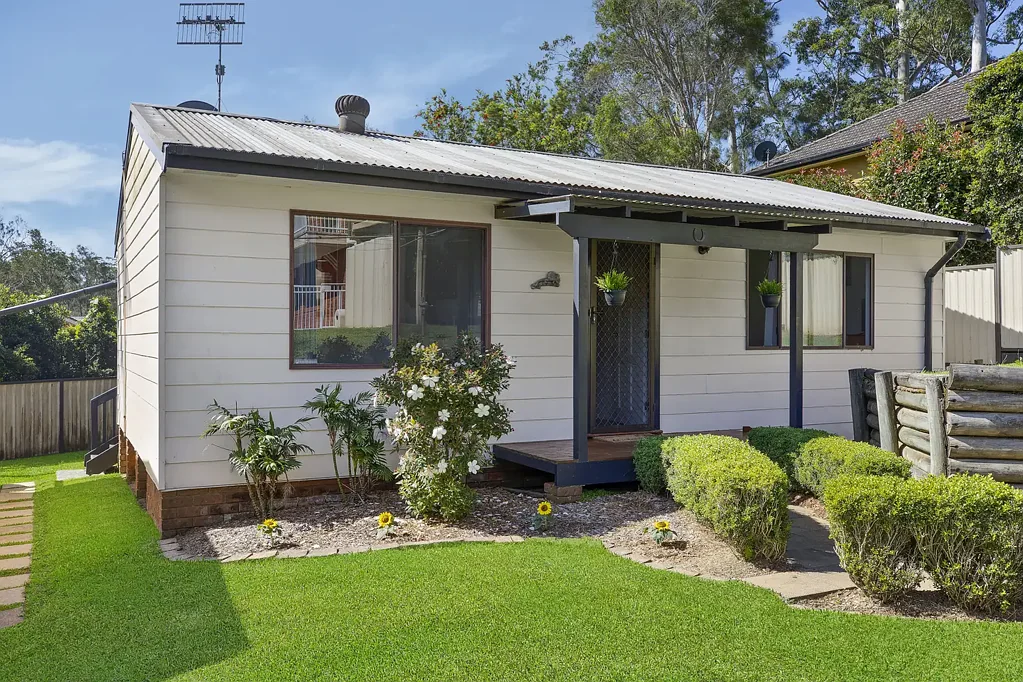Granny Flat with Private Backyard & Entertainer�s Balcony