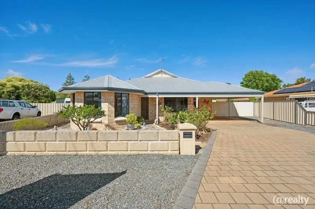 Greenfields 4房  Spacious Family Home on a Huge 1,018sqm Block