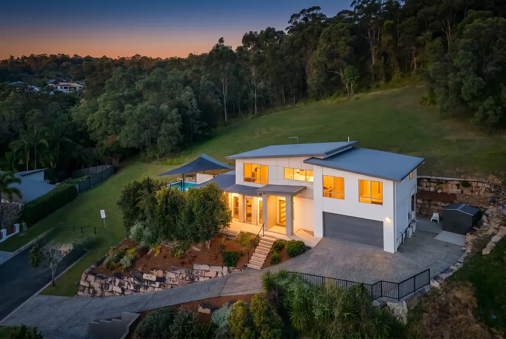 Mudgeeraba 5غرفة نوم Elevated Family Sanctuary with Valley Views on 1,723m² - Space, Privacy & Lifestyle