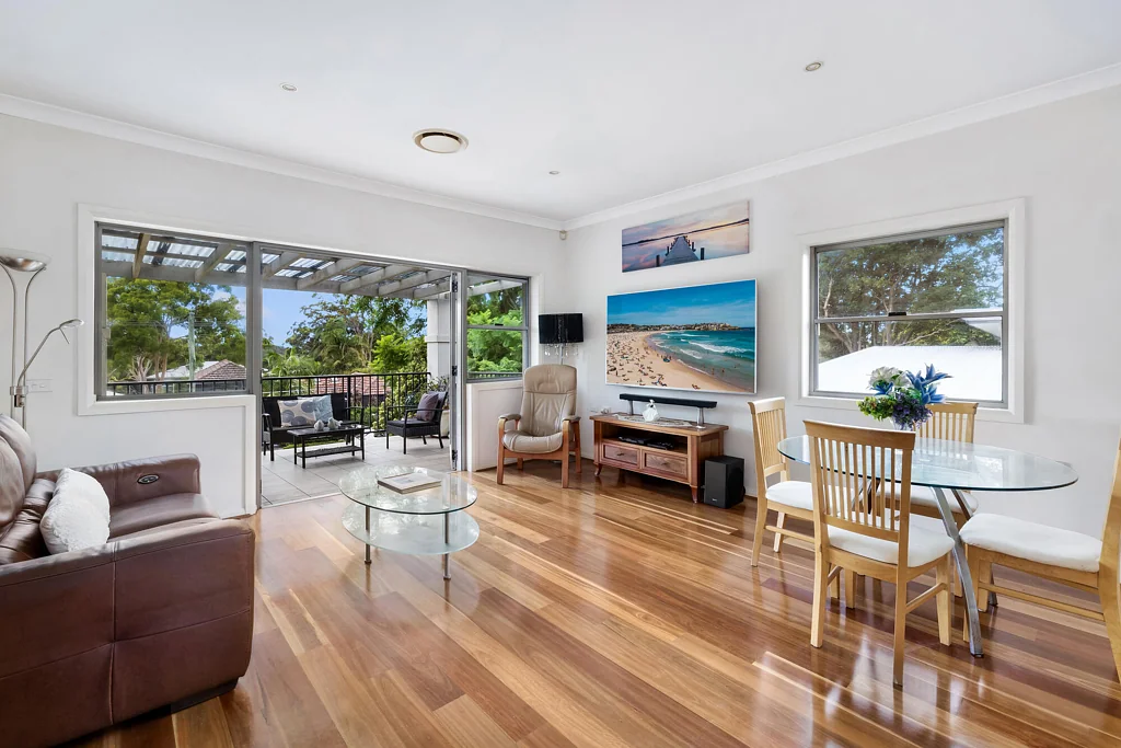 Elanora Heights 3غرفة نوم Bright, North-Facing Top Floor Over-55s Apartment with Lift Access