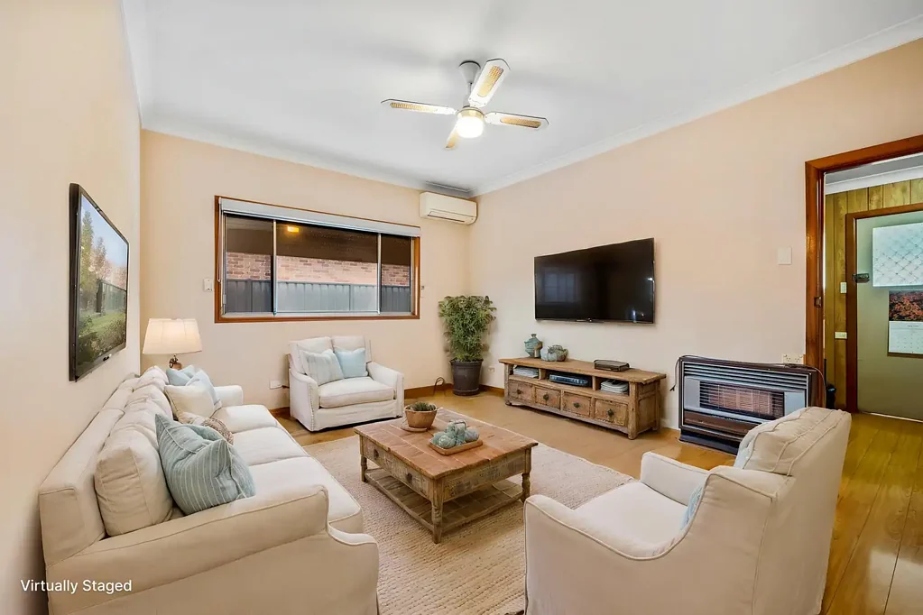 Fairfield Heights 5chambre RARE 822SQM R3 ZONED OPPORTUNITY  - OPEN TO VIEW SATURDAY 4-4.30PM