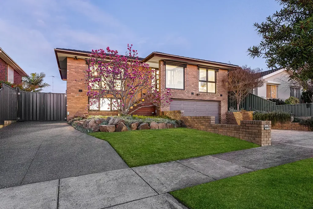 Templestowe 5कमरा A sensational pool-side entertainer, metres from parkland