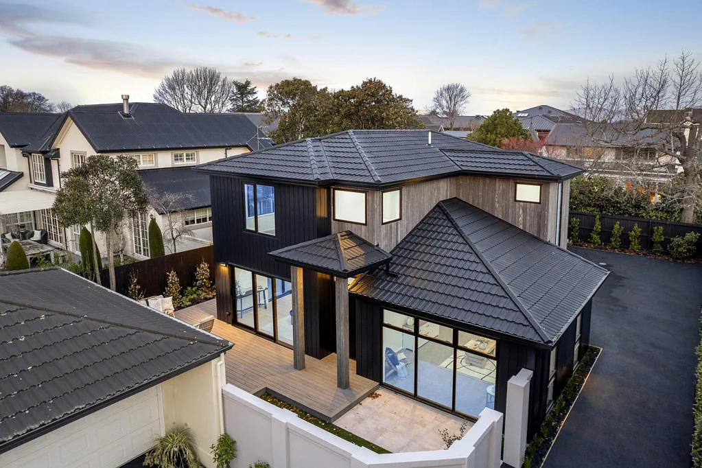 Saint Albans 4Moenga Position, Presence, Perfection
