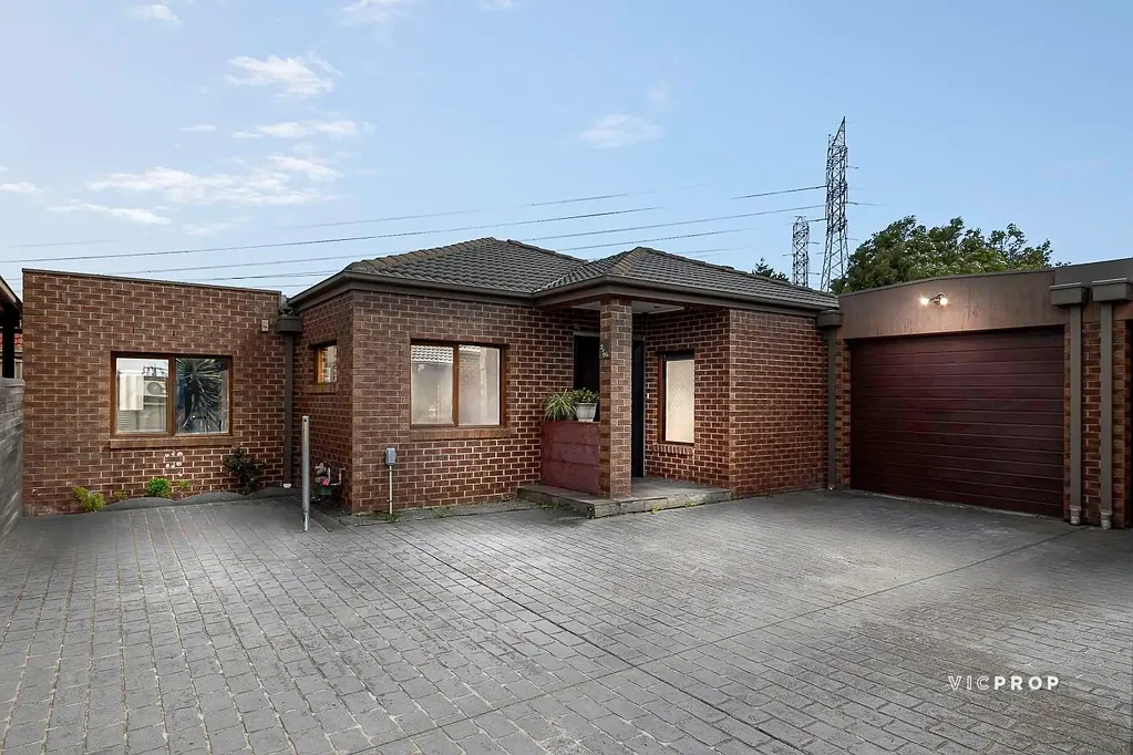 Thomastown 4房 Thomastown便捷社区 四卧带套间 开放式起居 车库连通 CBD易达 Spacious Family Living in a Prime Walk-to-Everything Location