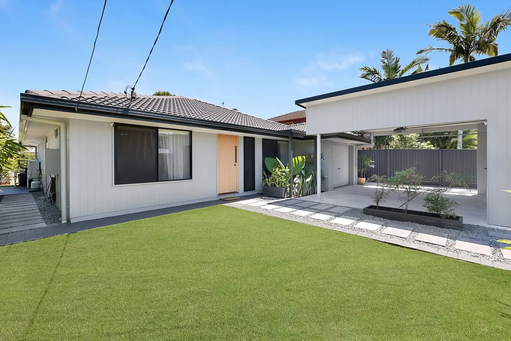 28 Donald Avenue, Paradise Point, QLD 4216