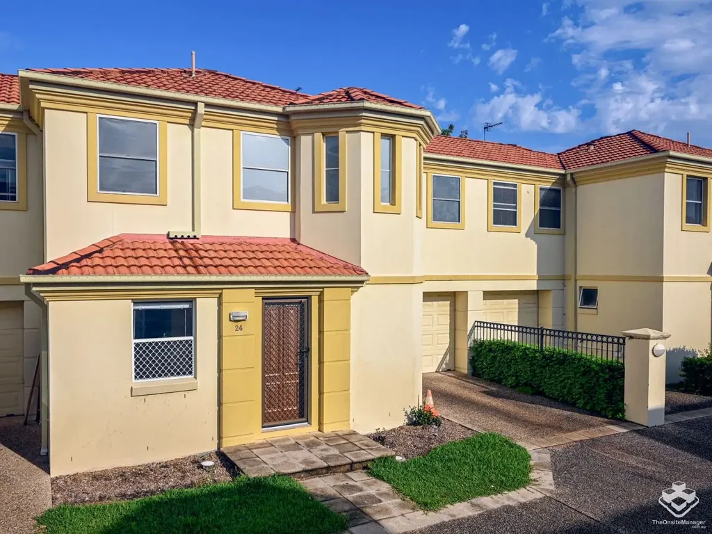 A Peaceful, Comfortable & Fully Renovated Townhouse in Ashmore