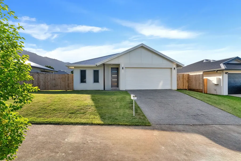 Edmonton 4બેડરૂમ Outstanding Investment Opportunity - Modern Home in Convenient Edmonton Pocket