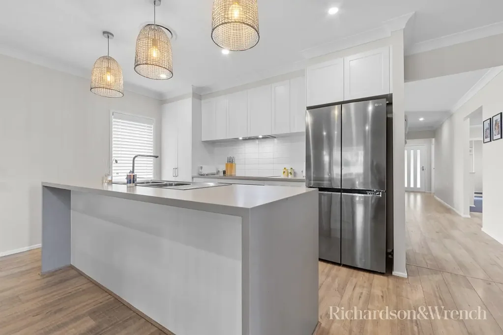 Umina Beach 4房  Modern 4-Year-Old Coastal Home Just Minutes from the Beach – Turn the Key & Start Living!