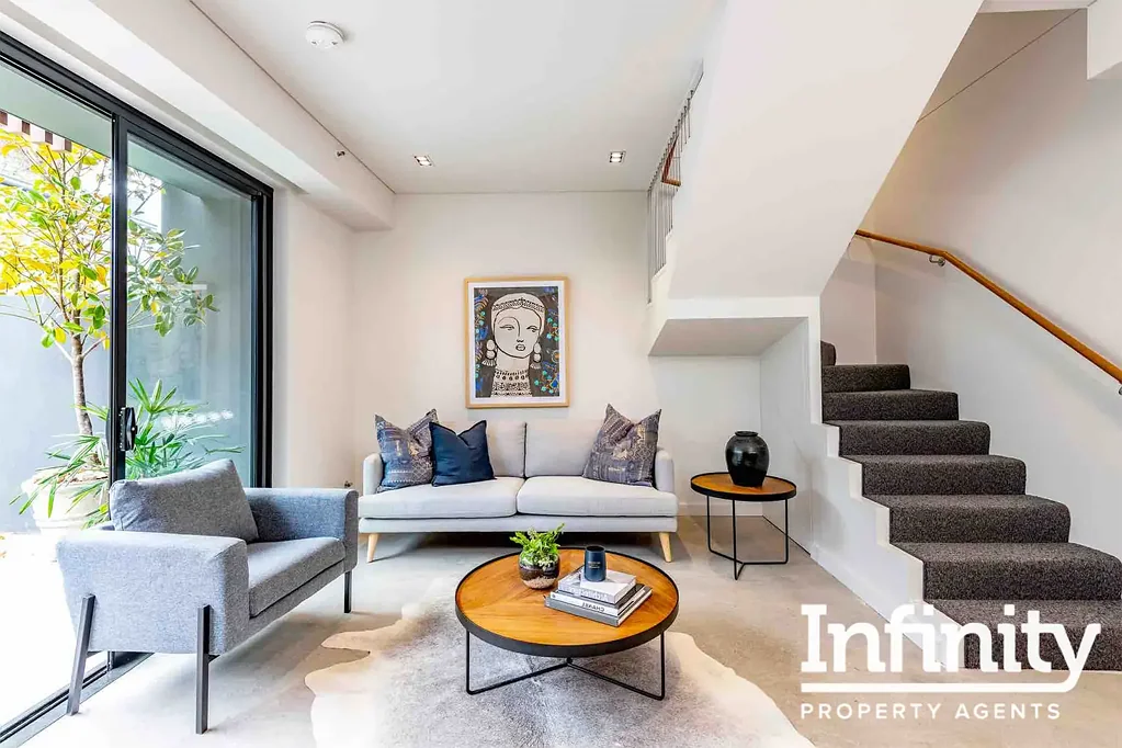 Modern TWO-BEDROOM IN THE HEART OF NEWTOWN