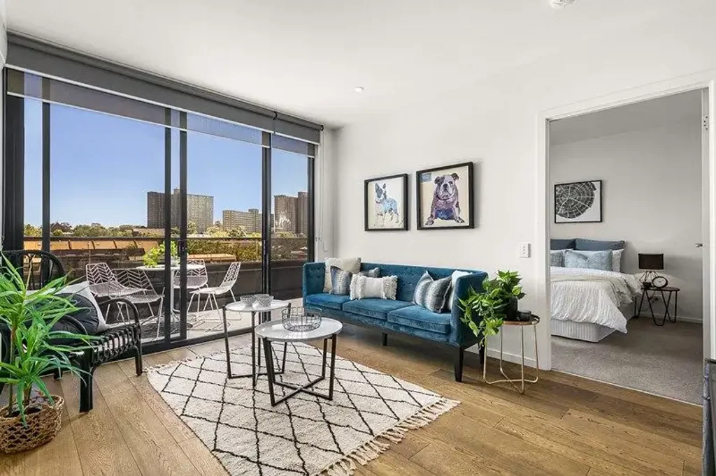 Modern & Convenient Living in Carlton! *Furnished*