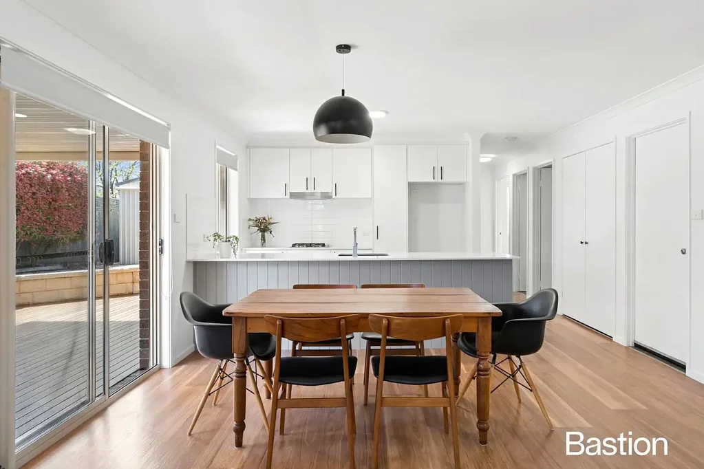 Macgregor 3कमरा Spacious, Sun-Filled Living in a Quiet Location