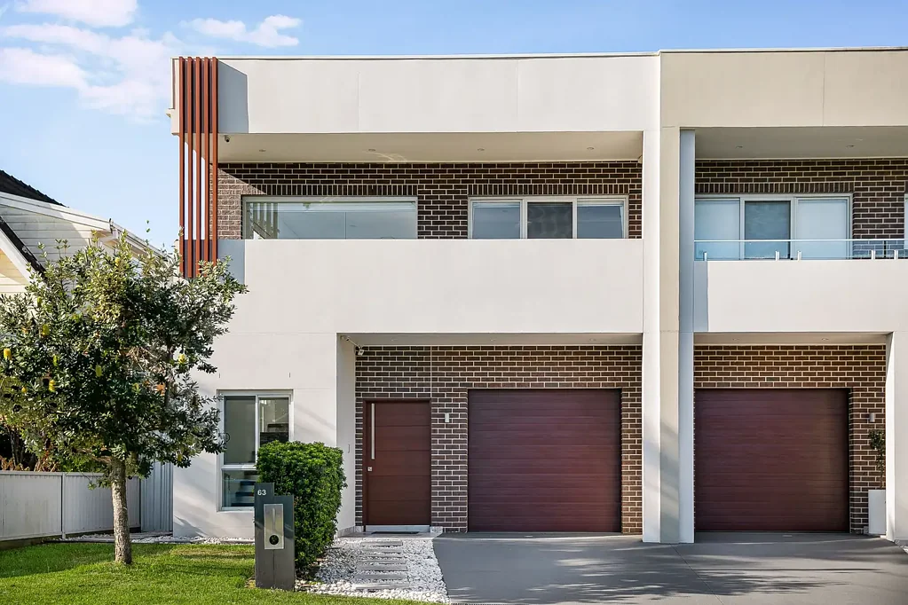 Georges Hall 4房  Ideally Located - Modern Duplex with Pool & Alfresco Entertaining