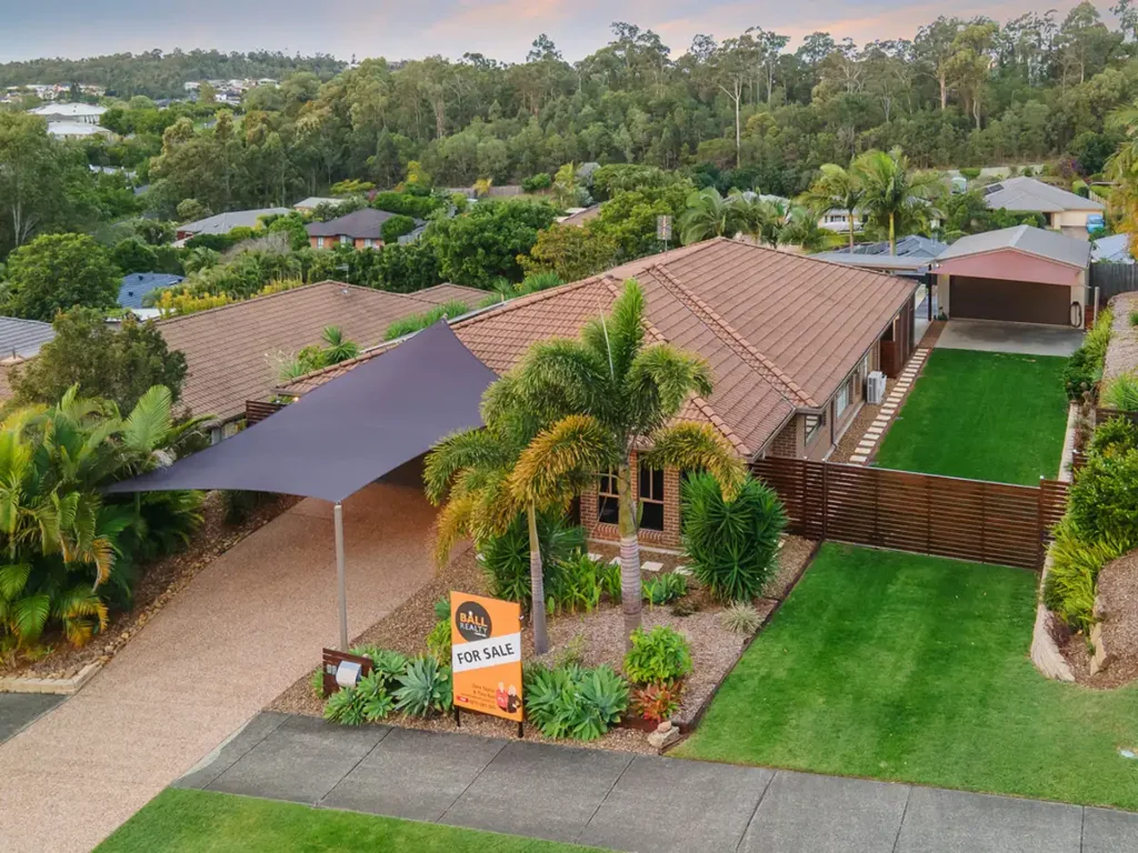 Pacific Pines 4غرفة نوم Expansive Family Living on 1,111m² block with Pool, Shed, Side Access & Stunning Views