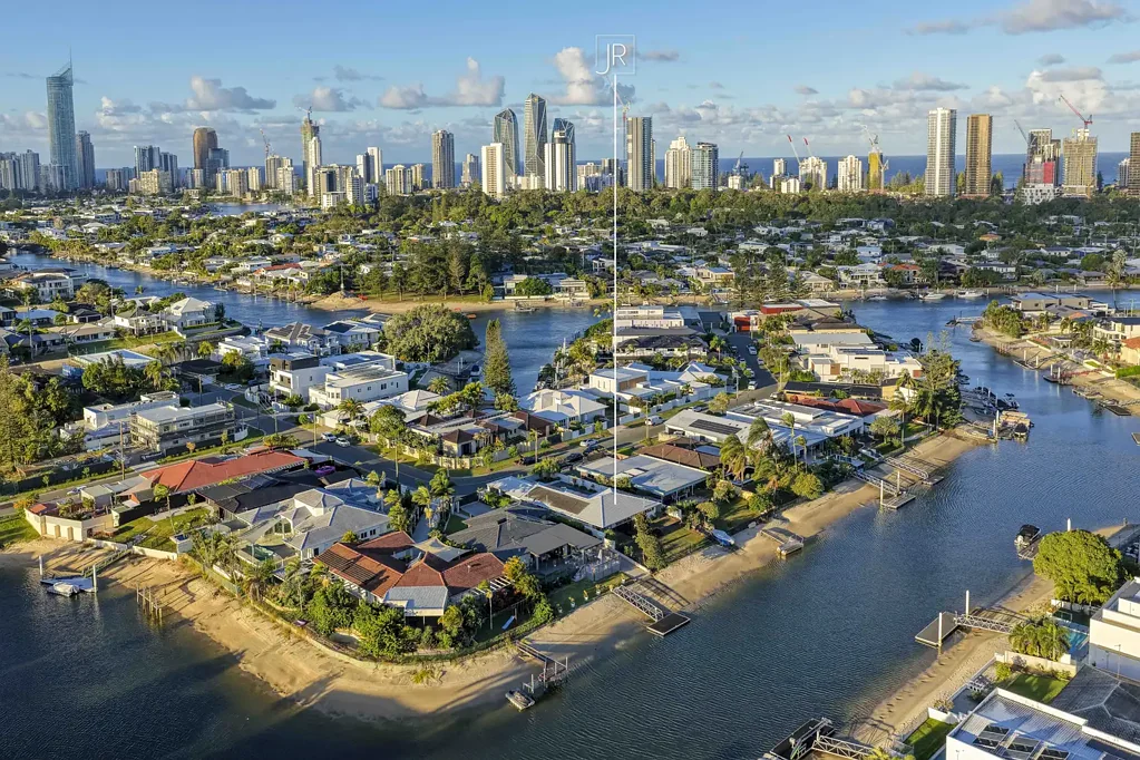 Broadbeach Waters 4غرفة نوم A 'Golden Triangle' Waterfront Opportunity