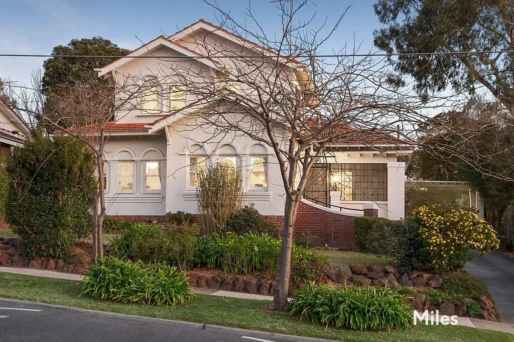 Ivanhoe East 4chambre Expansive, Exquisite & Established For Family Enjoyment