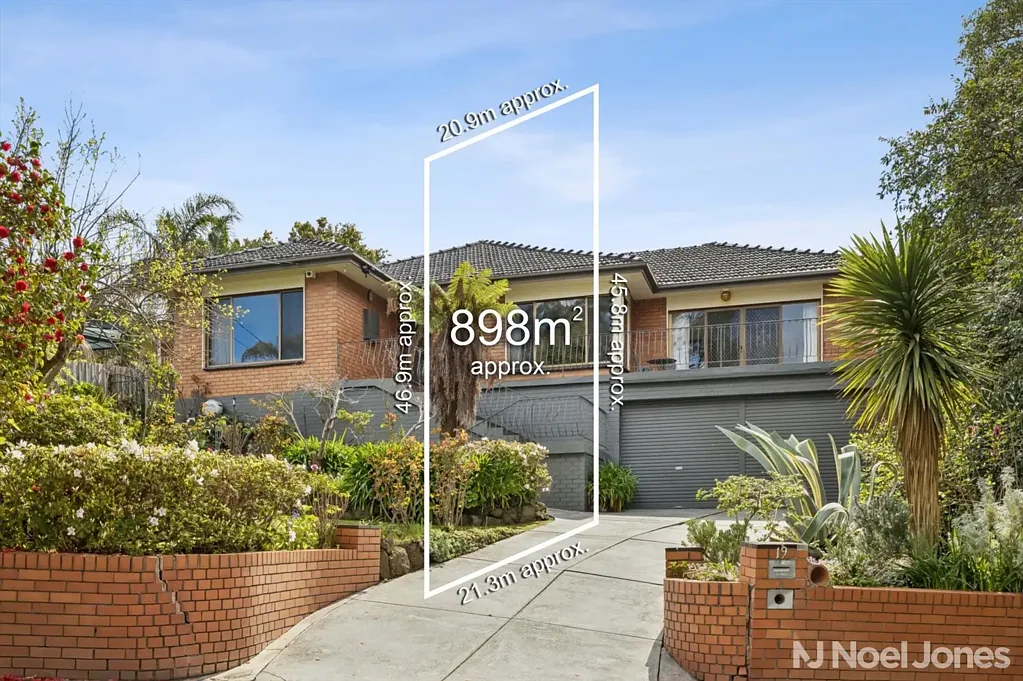 Mont Albert North 4Moenga Elevated Family Living on Approx. 898sqm
