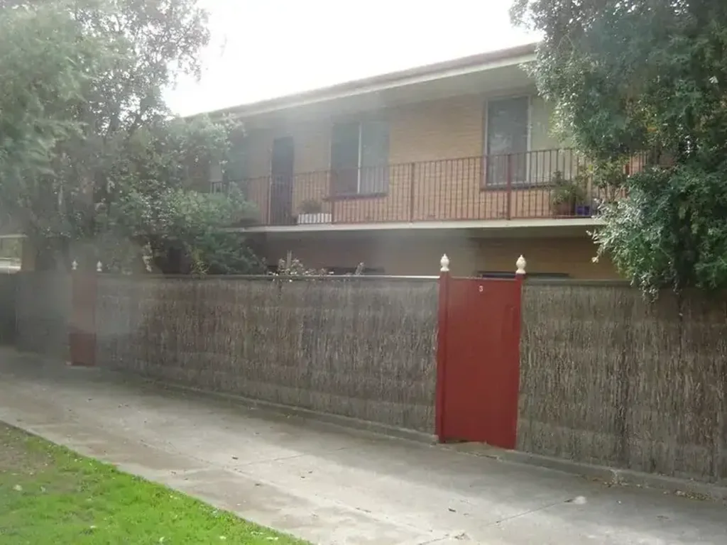 Neat 2-Bedroom Upstairs Unit - 5/34 North Street