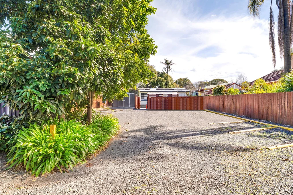 Convenient, Comfortable & Secure Living Minutes from Toowoomba CBD – All Utilities Included!