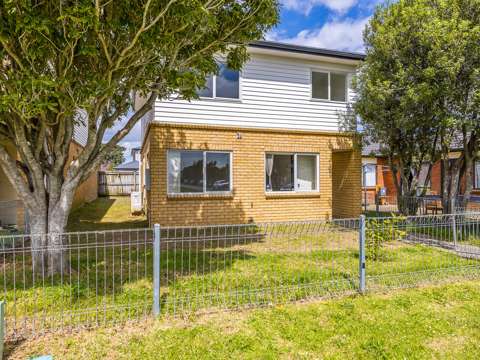 Favona 5房  Affordable Freestanding Five Bedroom House