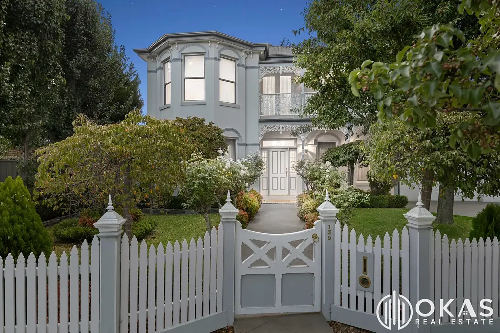 Tarneit 4房  惊艳的东向临街，而且还是街区最大941平方米的土地！！！ Stunner with East frontage & that too on Street's Biggest 941sqm Land!!!