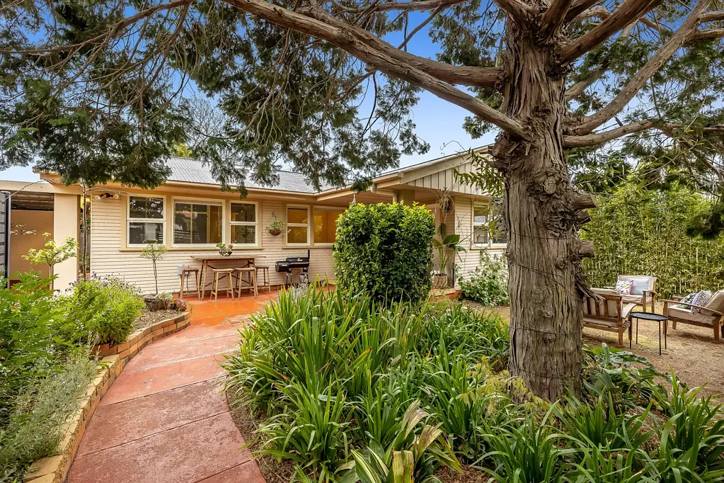 Classical & Charming!. Gorgeous Centenary Heights Family Home
