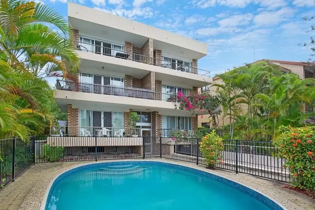 CENTRAL BROADBEACH THREE STOREY WALK UP