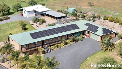 Young 8 Slaapkamer Multi Living Options on a Rural Setting!