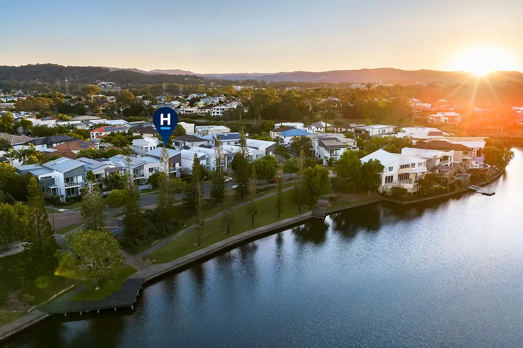 Varsity Lakes 3Moenga Captivating Water Views & Coveted Island Living