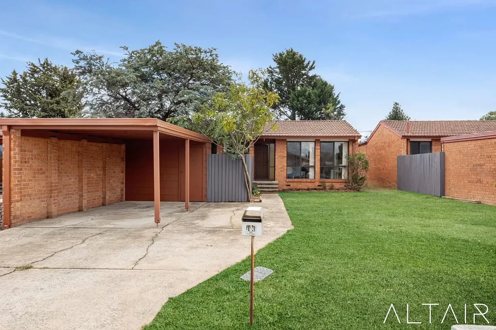 Florey 2房  Separate title opportunity with 503m2 of land!