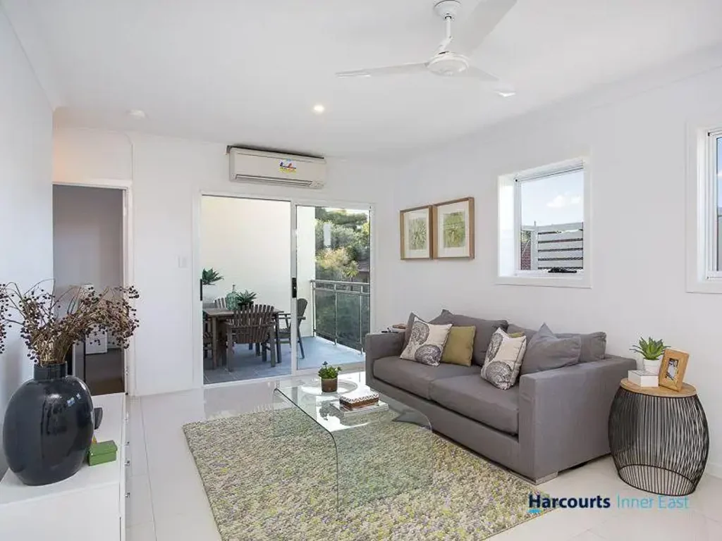 Spacious Top Floor apartment!