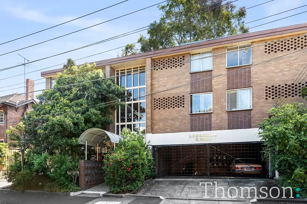 Top-Floor Studio in Prime St Kilda East Location