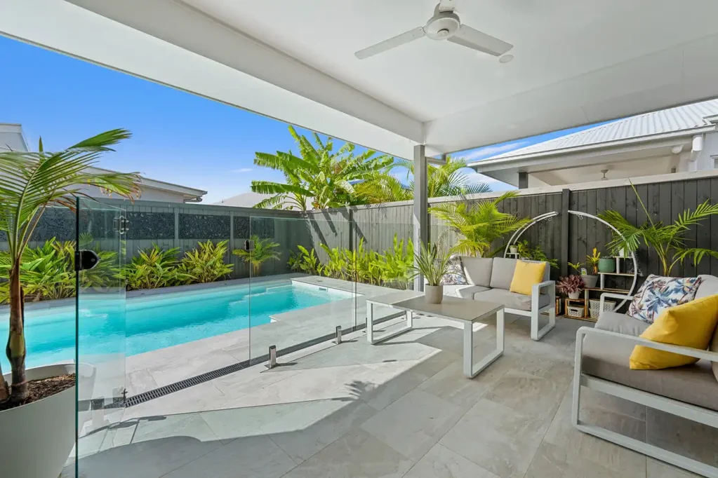 Nirimba 4 Bedroom Resort-Style Living with Heated Pool!