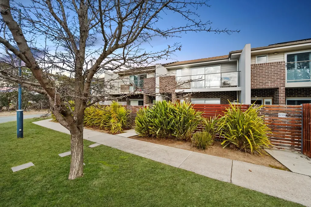 Casey 3ਬੈੱਡਰੂਮ Updated Townhouse Opposite Reserve