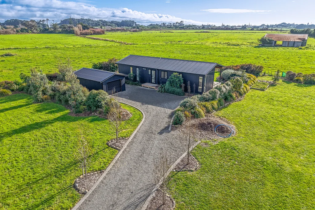 Otaki Beach 3chambre NEAR NEW HOME ON DREAM ACRE WITH MASSIVE POTENTIAL
