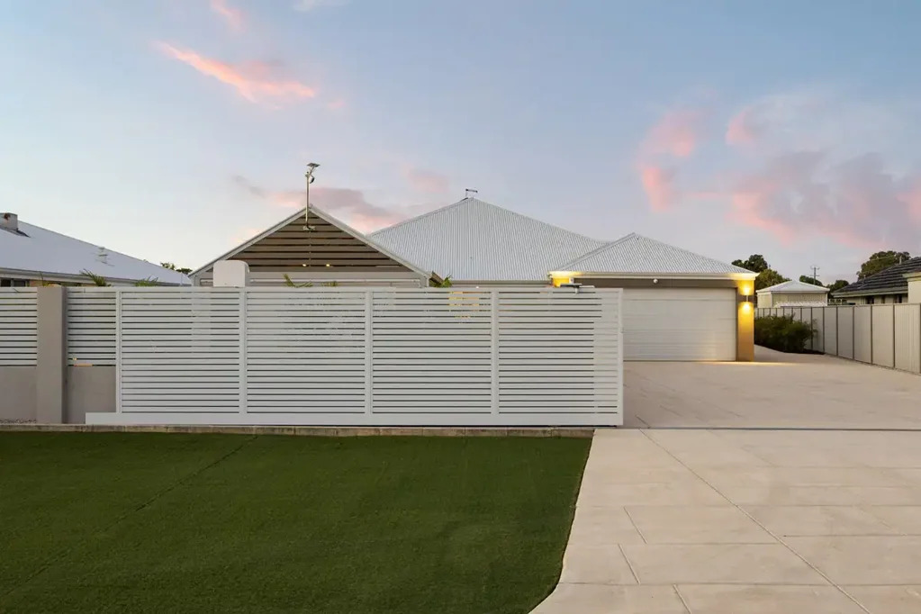 Secret Harbour 4ห้องนอน Why: Because this exceptional abode offers a remarkable residence that’s move-in ready and made for next level family living