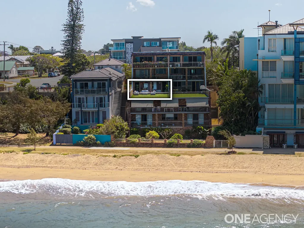Scarborough 2ห้องนอน Absolute beachfront in dress circle location with no road in front of your view